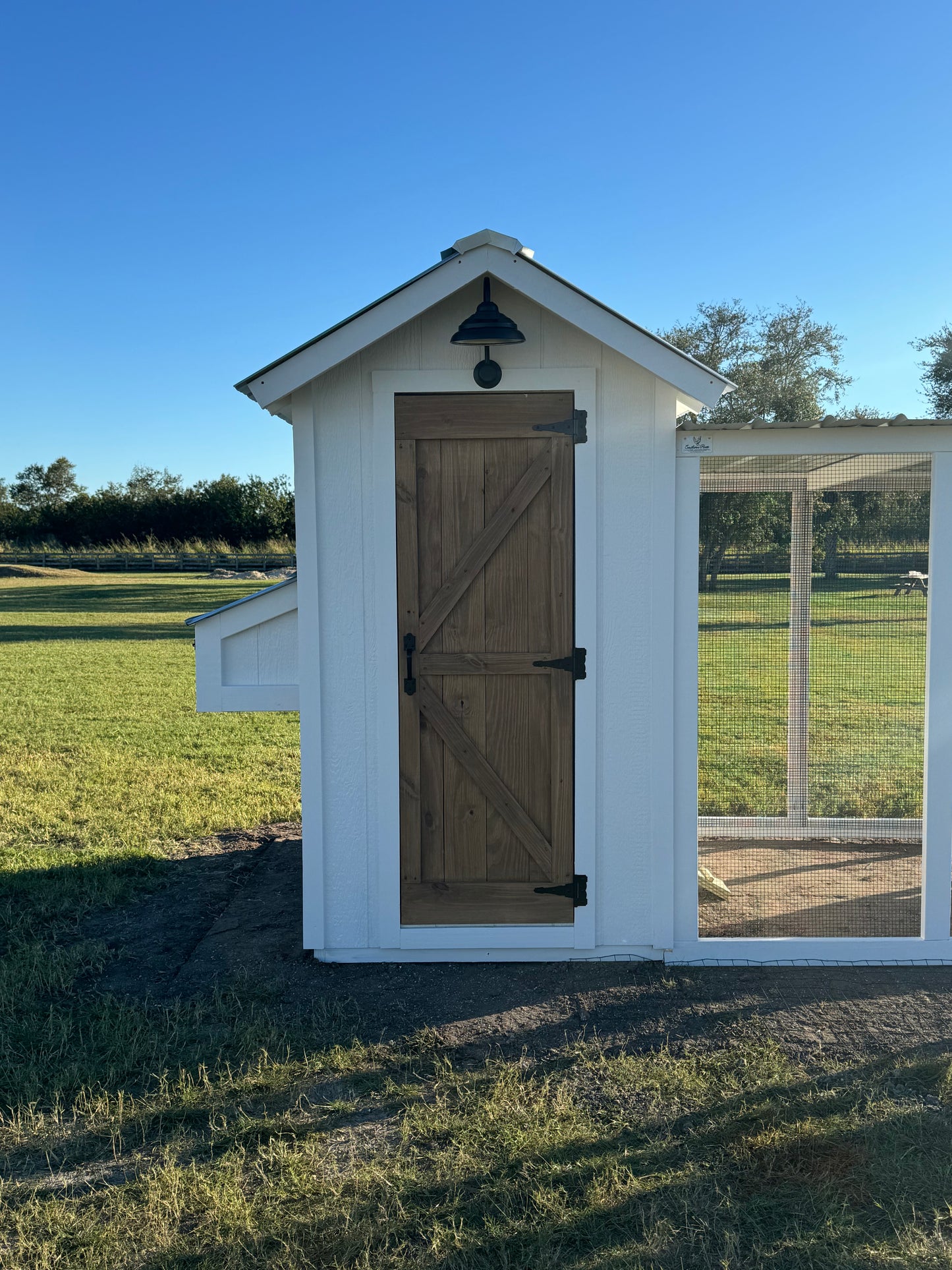 Farmhouse Walk-in Chicken Coop/Run